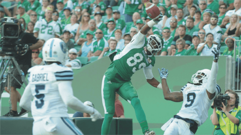 Duran Carter catching a football